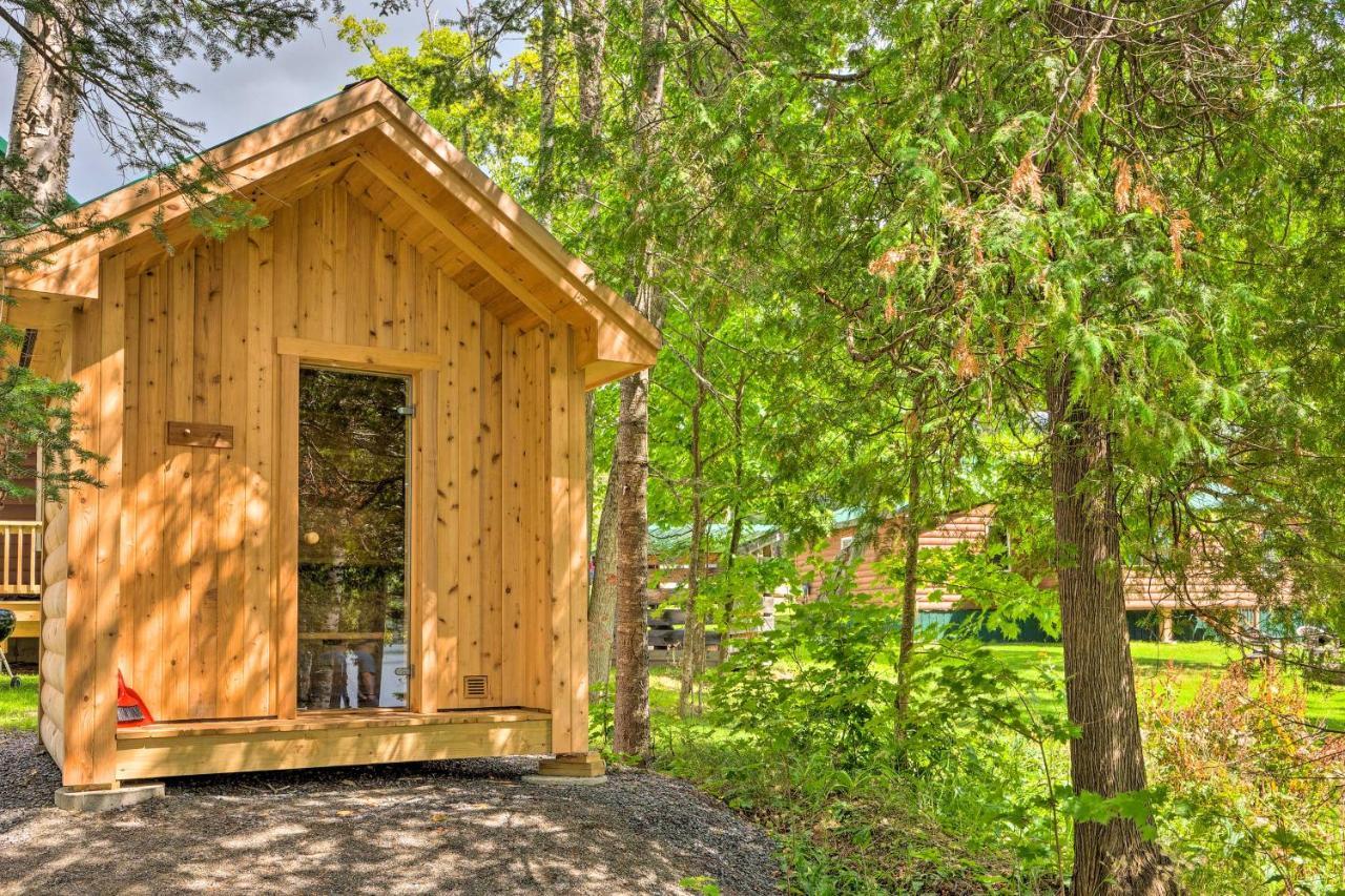 Rustic Cabin Retreat On Rangeley Lake! 外观 照片