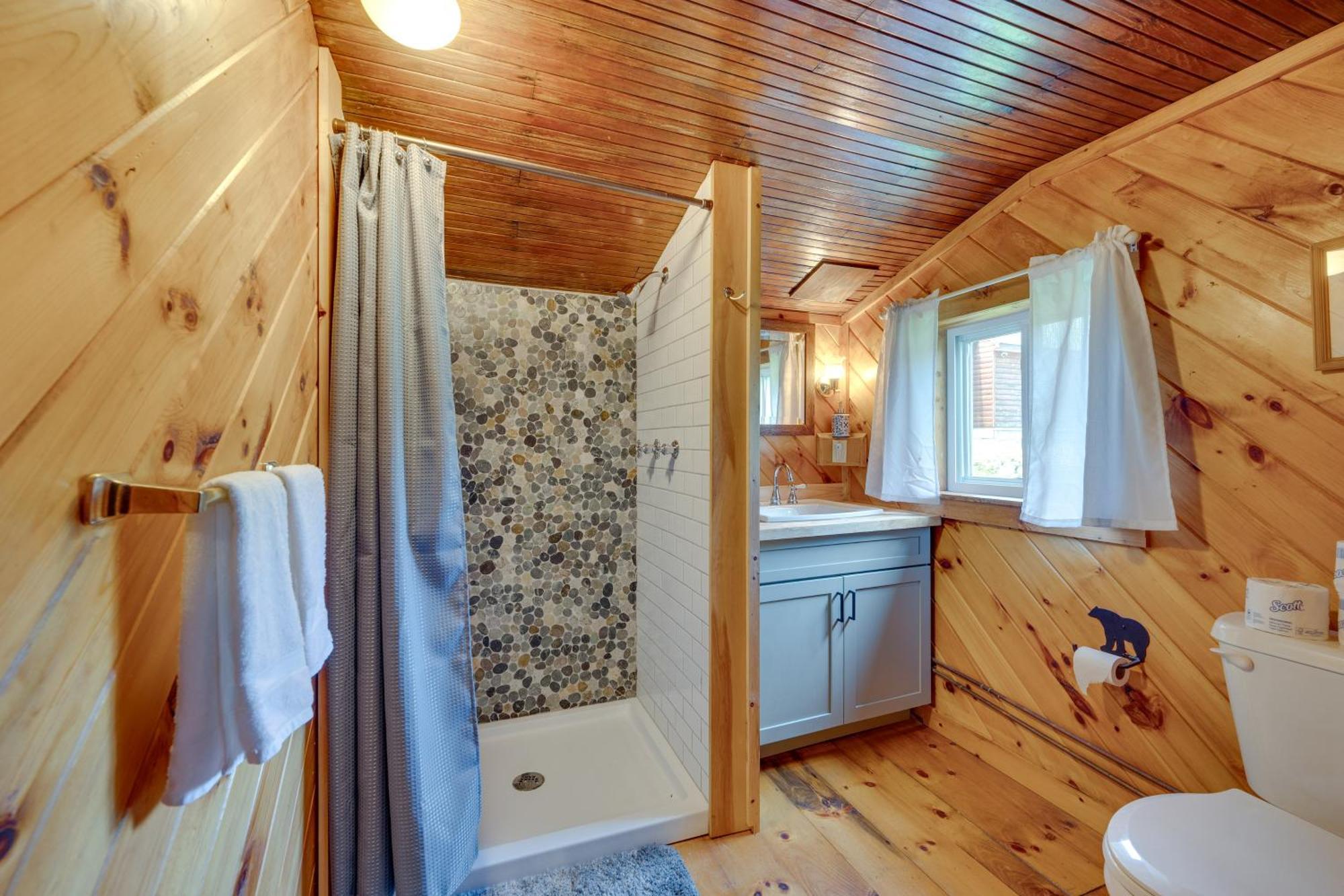 Rustic Cabin Retreat On Rangeley Lake! 外观 照片